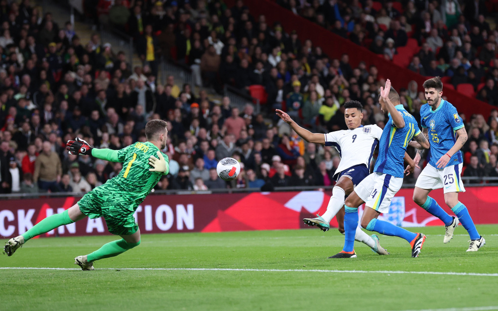 而自由人因 而自由人因