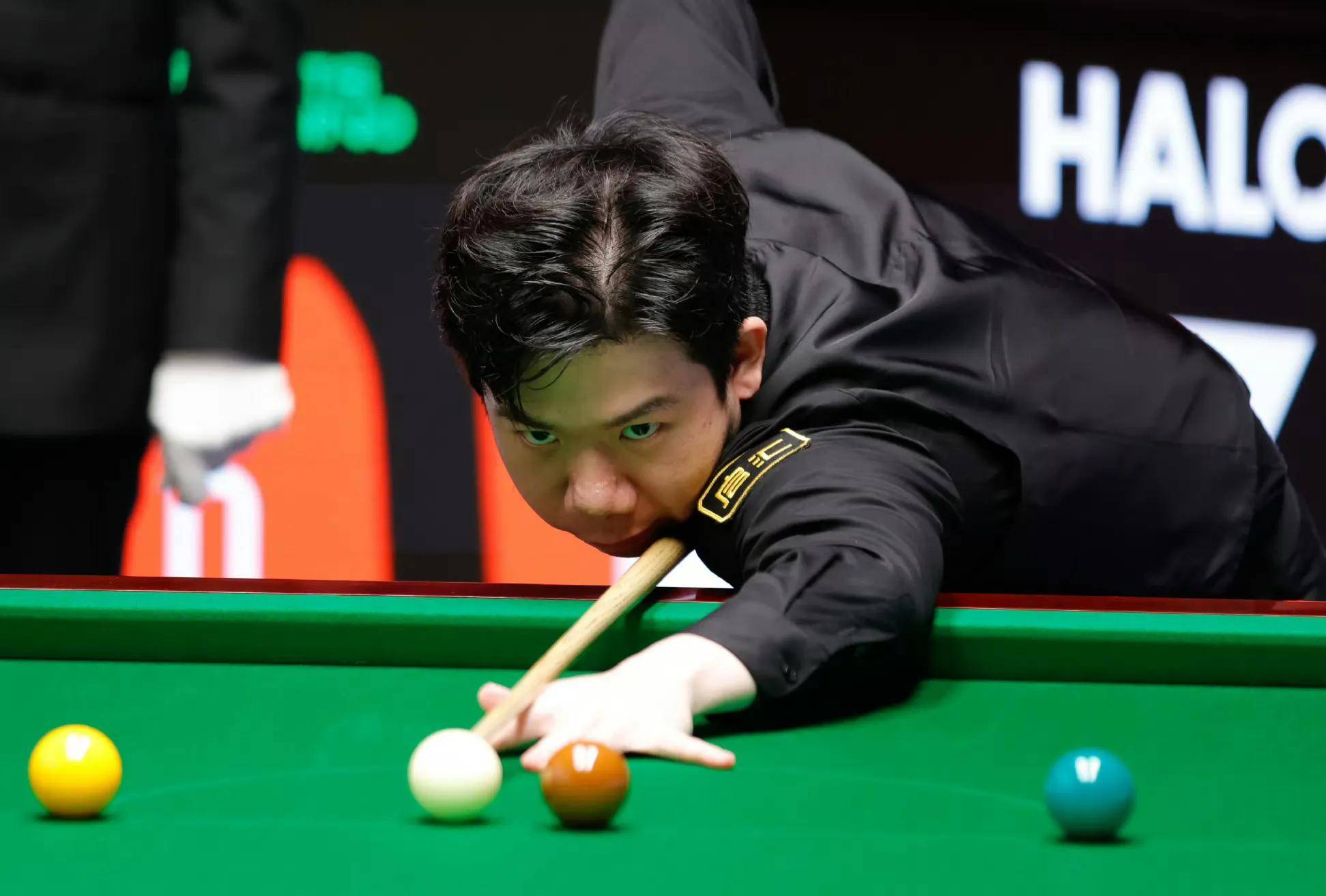 展現出了驚 展現出了驚