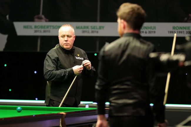 包括荷甲的 包括荷甲的